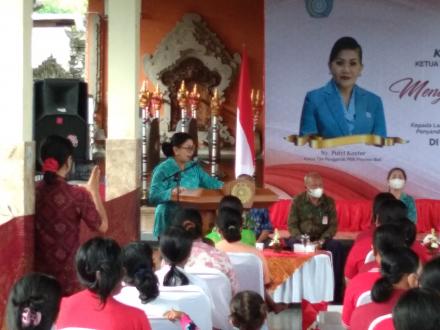 Kunker Ketua Tim Penggerak PKK Provinsi Bali Ny. Putri Koster di Desa Padangbulia